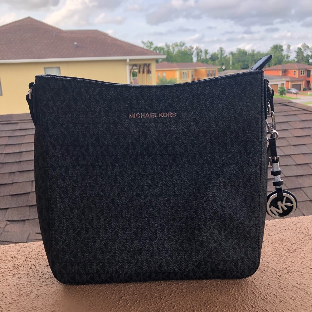 Michael Kors handbag (used once)